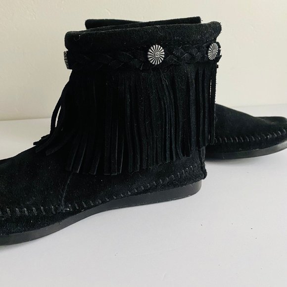 Minnetonka Black Suede Ankle Boots Size 7.5 - Picture 3 of 9